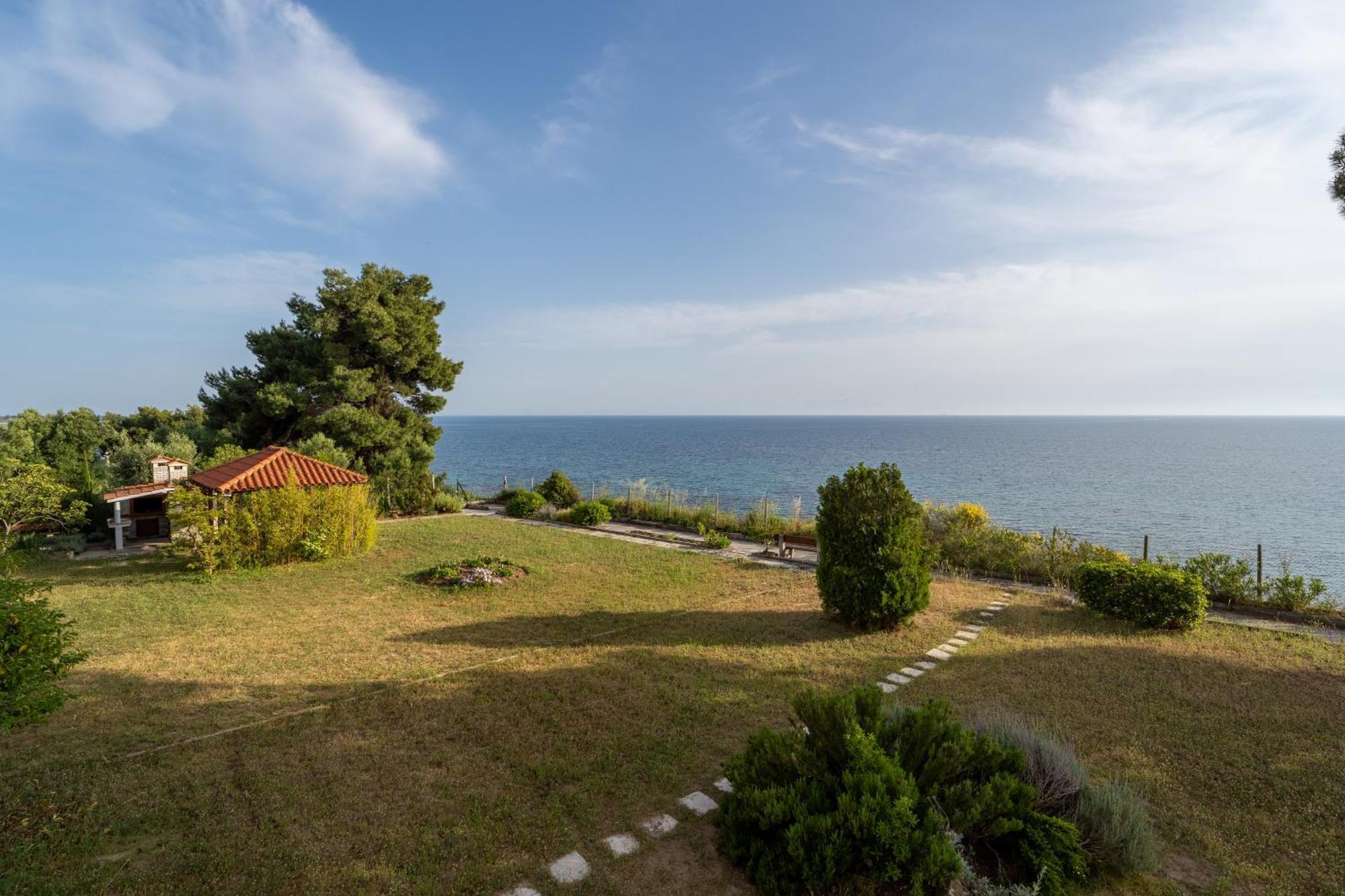 Sunshine House Offering Spectacular Views To Olymp A Apartment Nea Iraklia Bagian luar foto