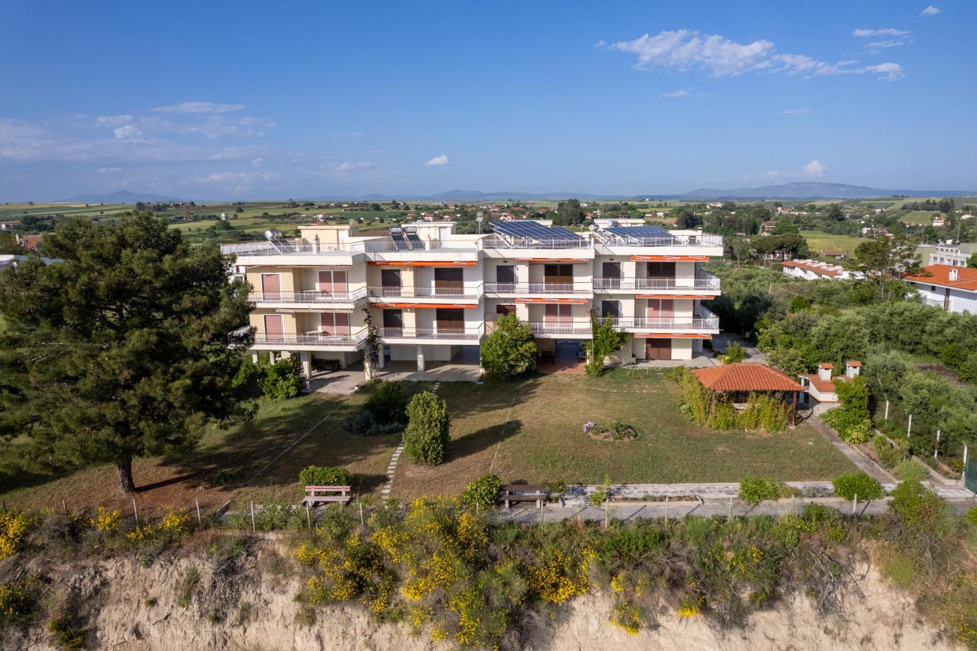 Sunshine House Offering Spectacular Views To Olymp A Apartment Nea Iraklia Bagian luar foto