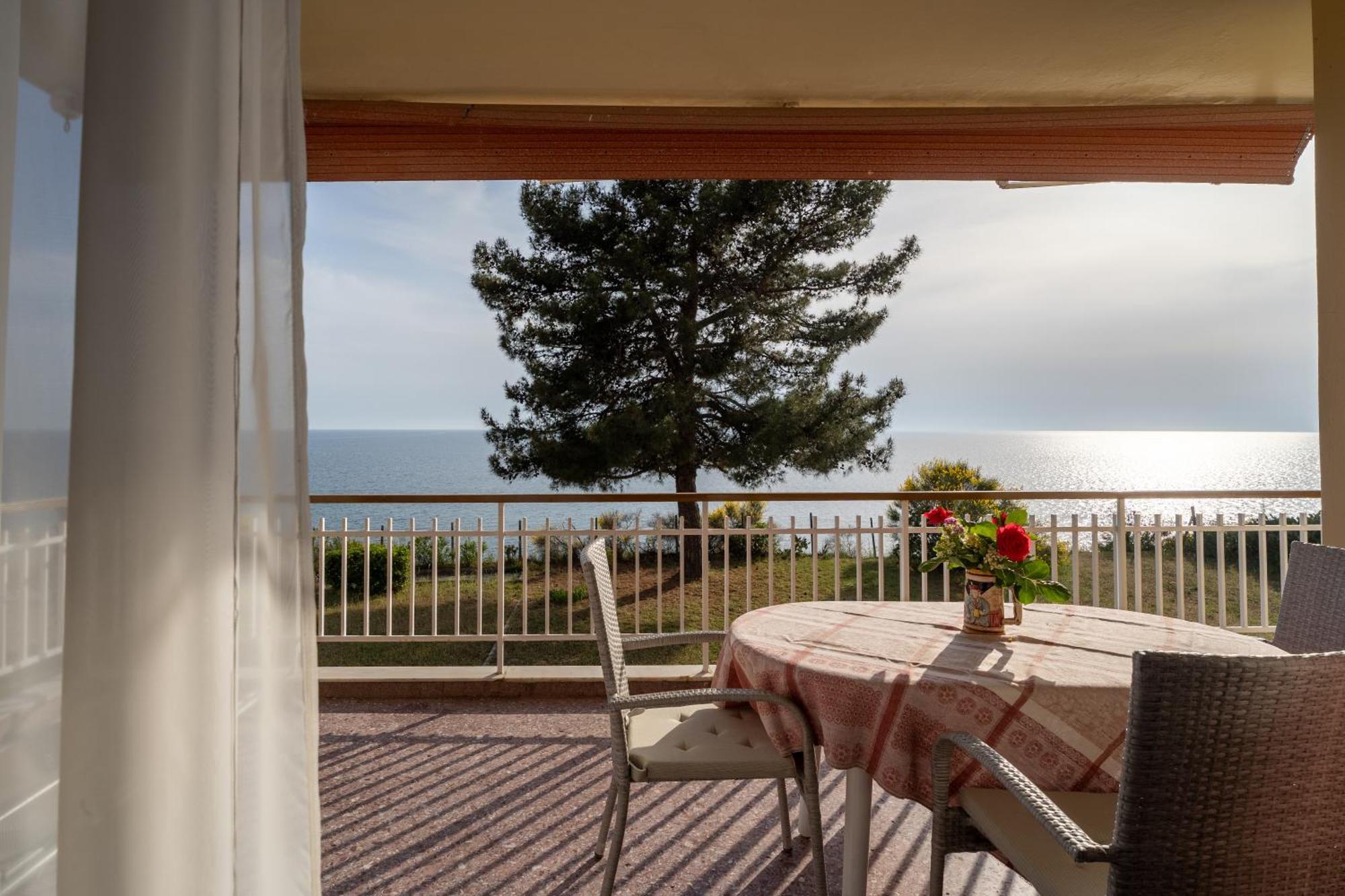 Sunshine House Offering Spectacular Views To Olymp A Apartment Nea Iraklia Bagian luar foto